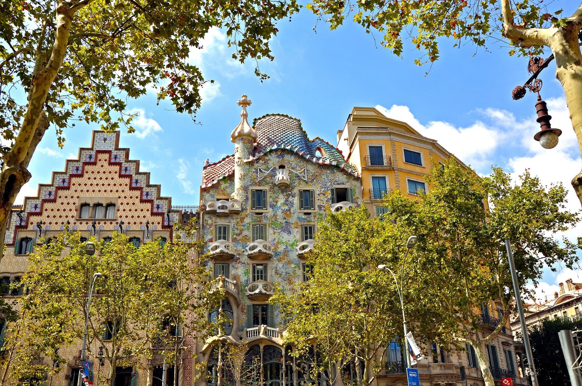 Barcelona Highlights: Sagrada Familia and Gaudi Houses Guided Tour - image 4